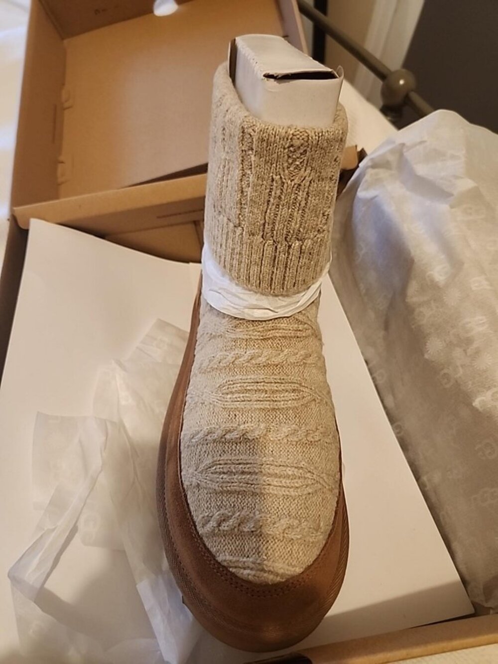 UGG Women's Classic Mini Cable Knit Boots – Chestnut – Size 9 – New in Box